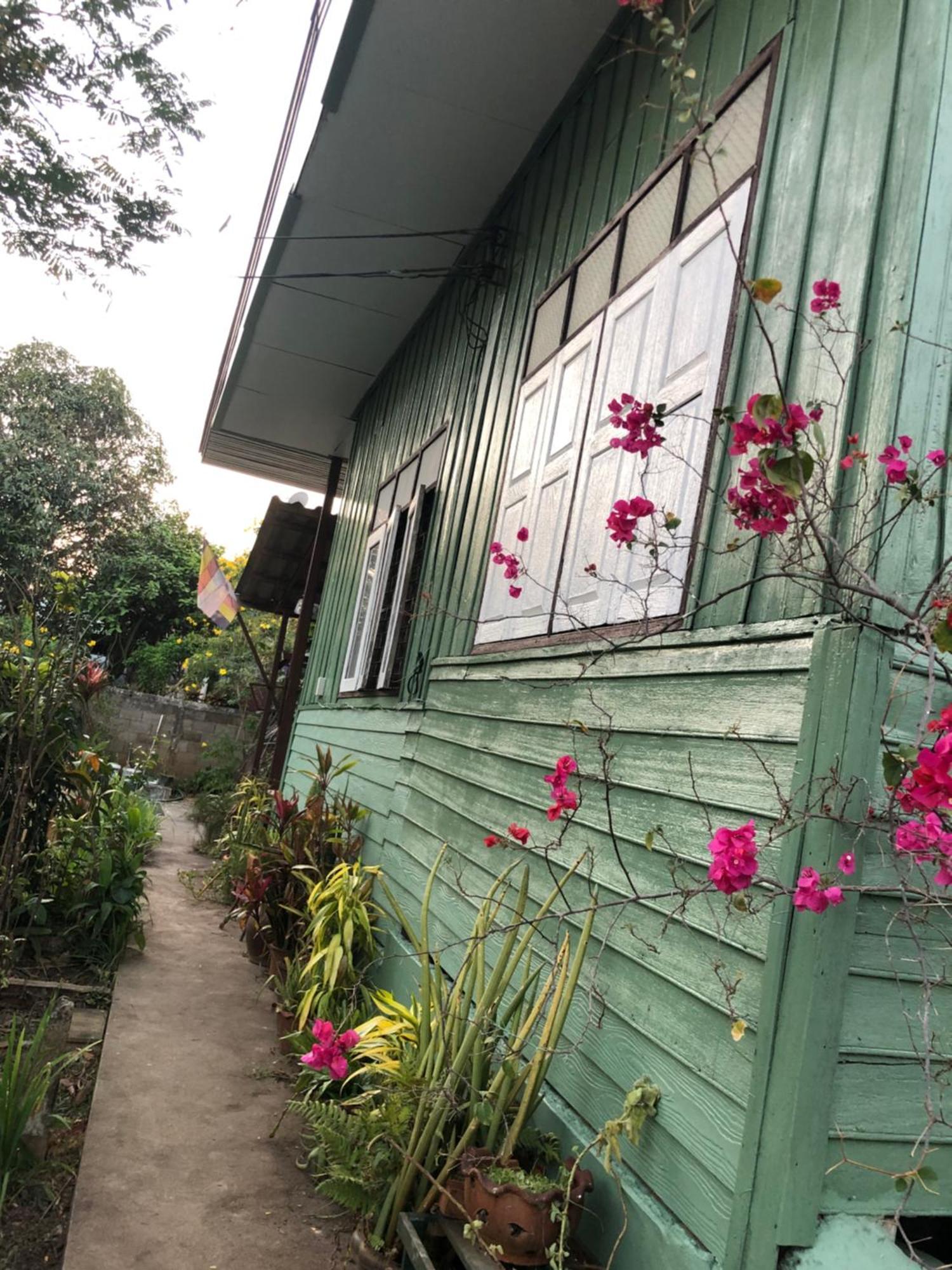 Baan Bua Guest House Chiang Rai Bagian luar foto