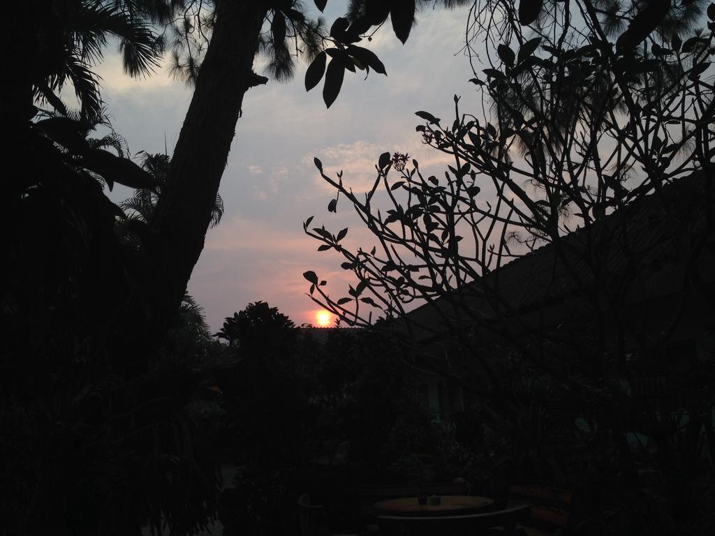 Baan Bua Guest House Chiang Rai Bagian luar foto