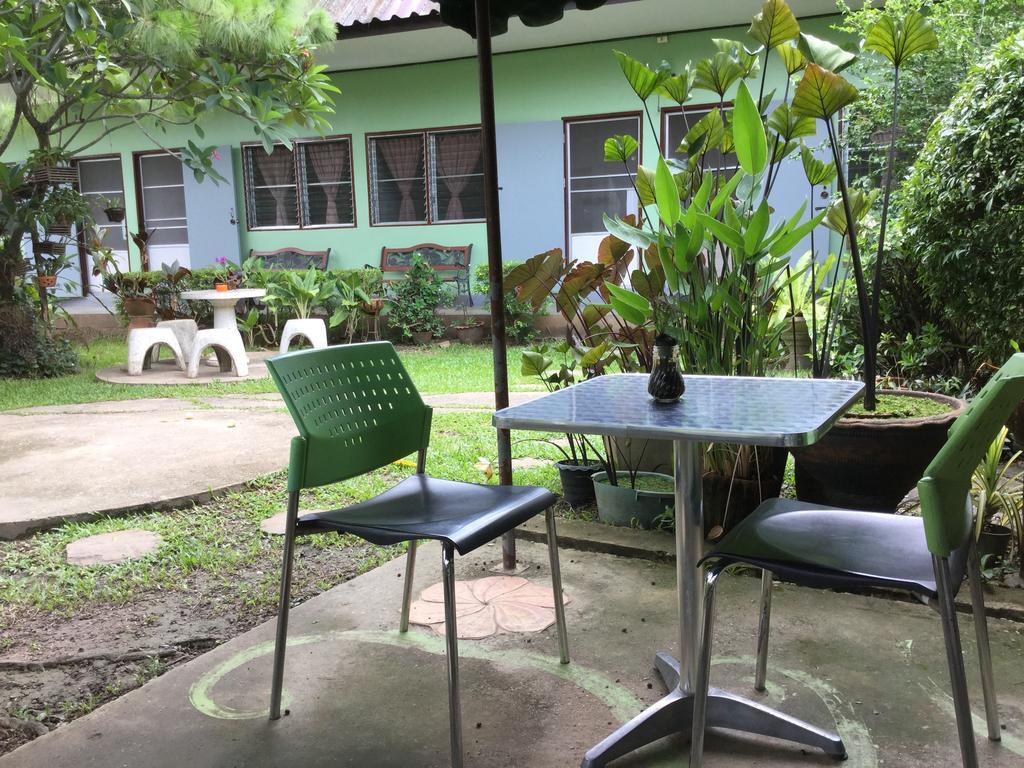 Baan Bua Guest House Chiang Rai Bagian luar foto