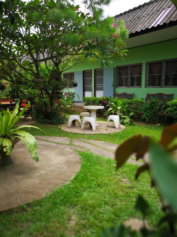 Baan Bua Guest House Chiang Rai Bagian luar foto