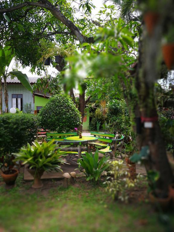 Baan Bua Guest House Chiang Rai Bagian luar foto