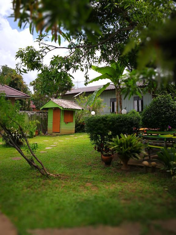 Baan Bua Guest House Chiang Rai Bagian luar foto