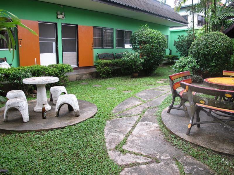 Baan Bua Guest House Chiang Rai Bagian luar foto