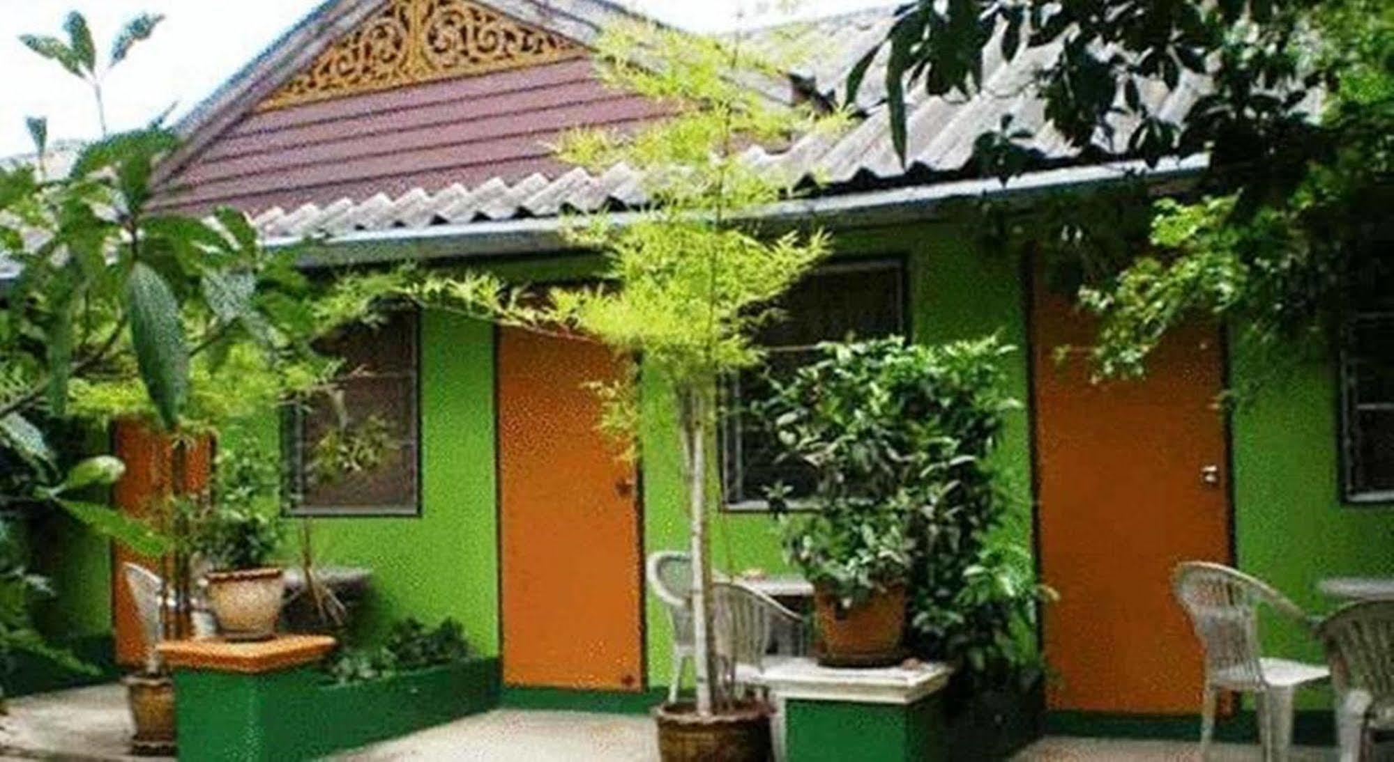 Baan Bua Guest House Chiang Rai Bagian luar foto