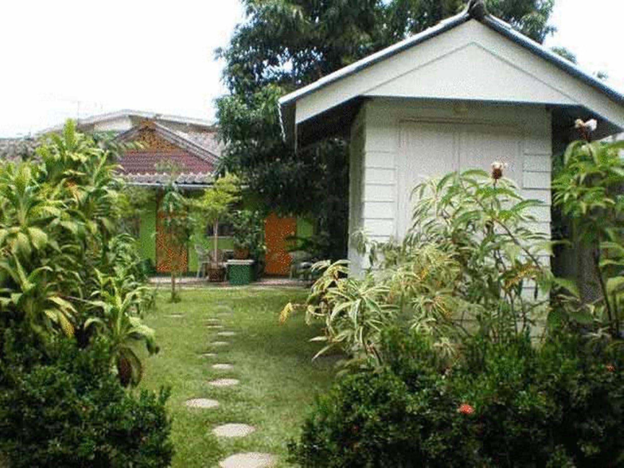 Baan Bua Guest House Chiang Rai Bagian luar foto