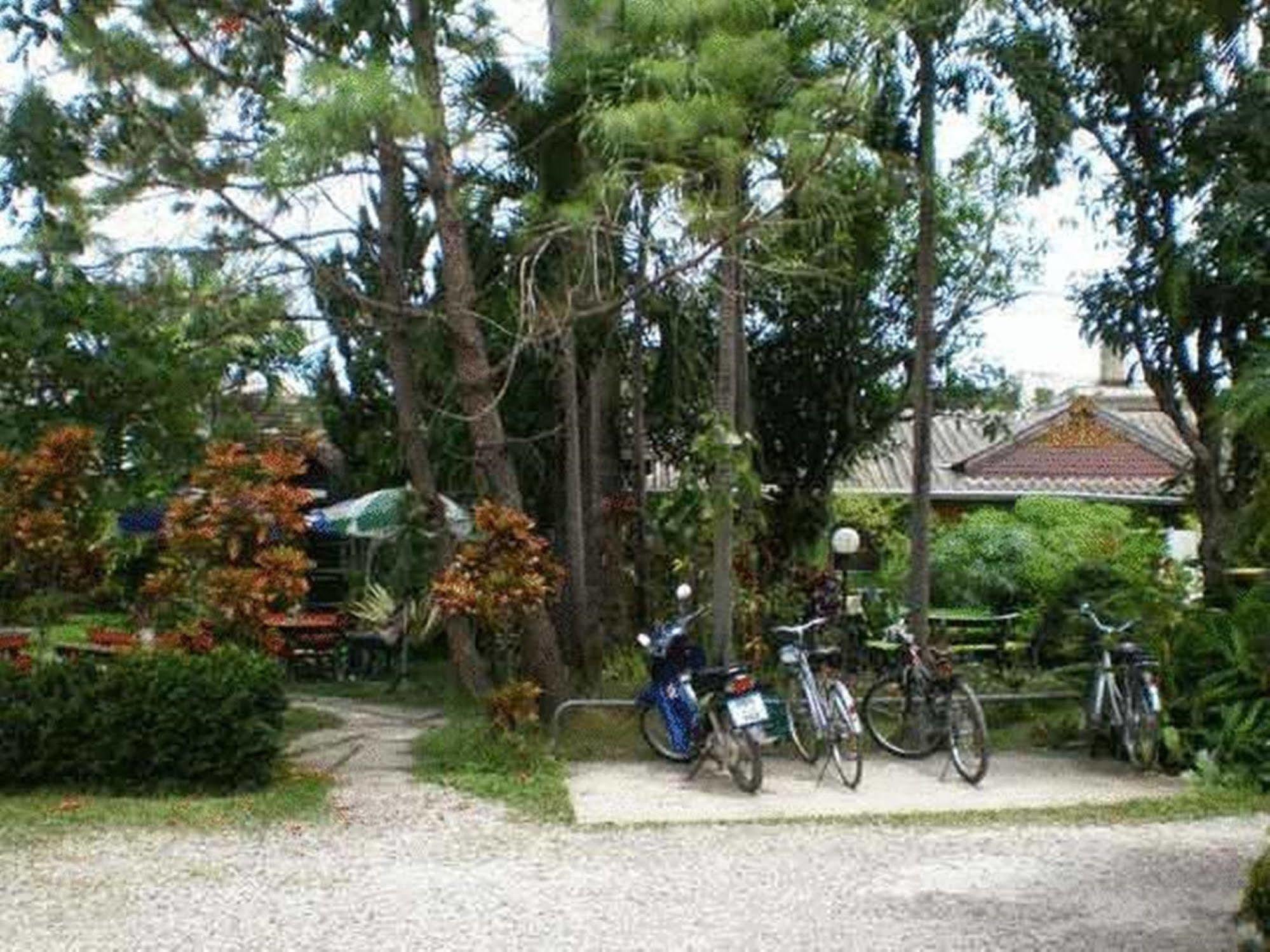 Baan Bua Guest House Chiang Rai Bagian luar foto