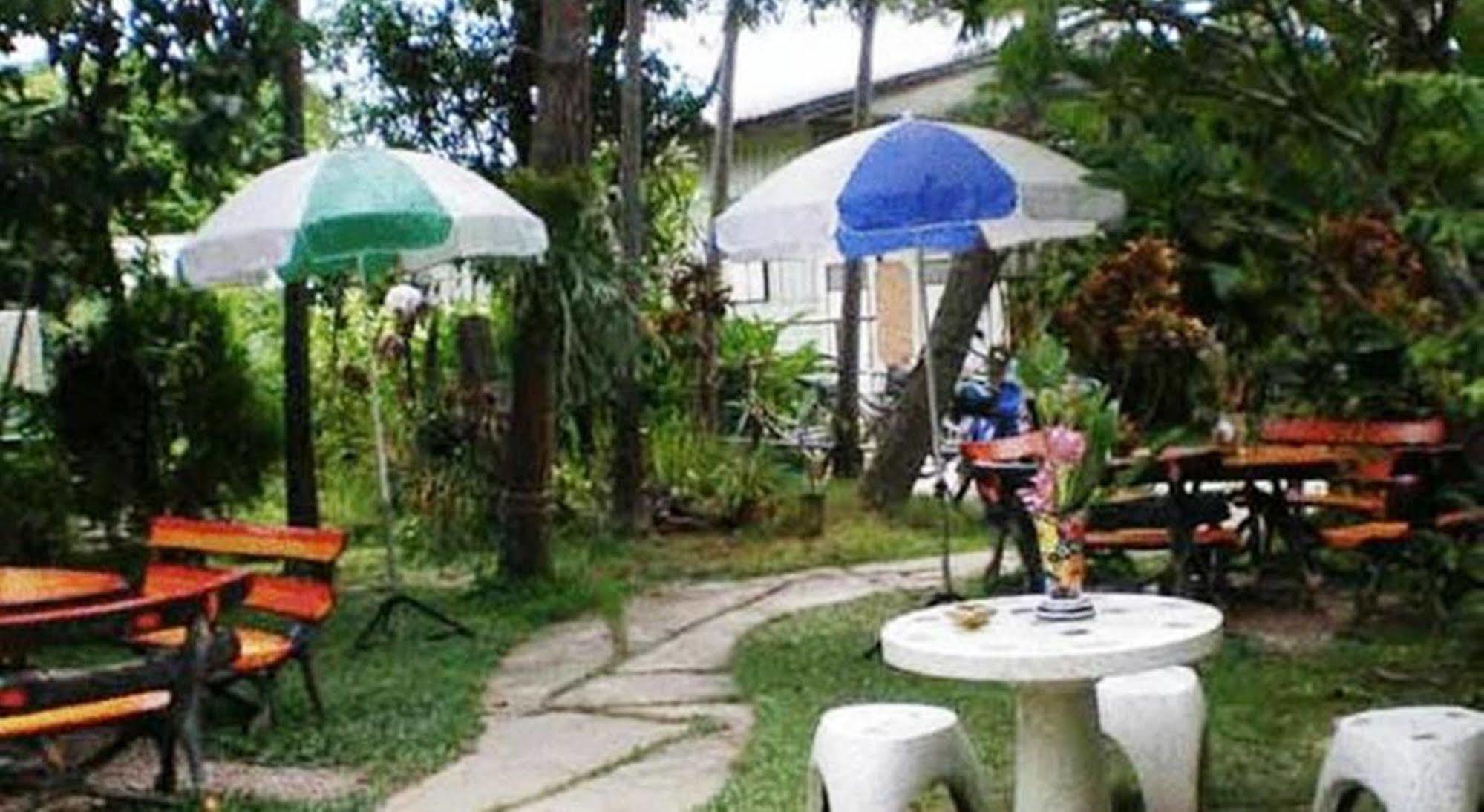 Baan Bua Guest House Chiang Rai Bagian luar foto