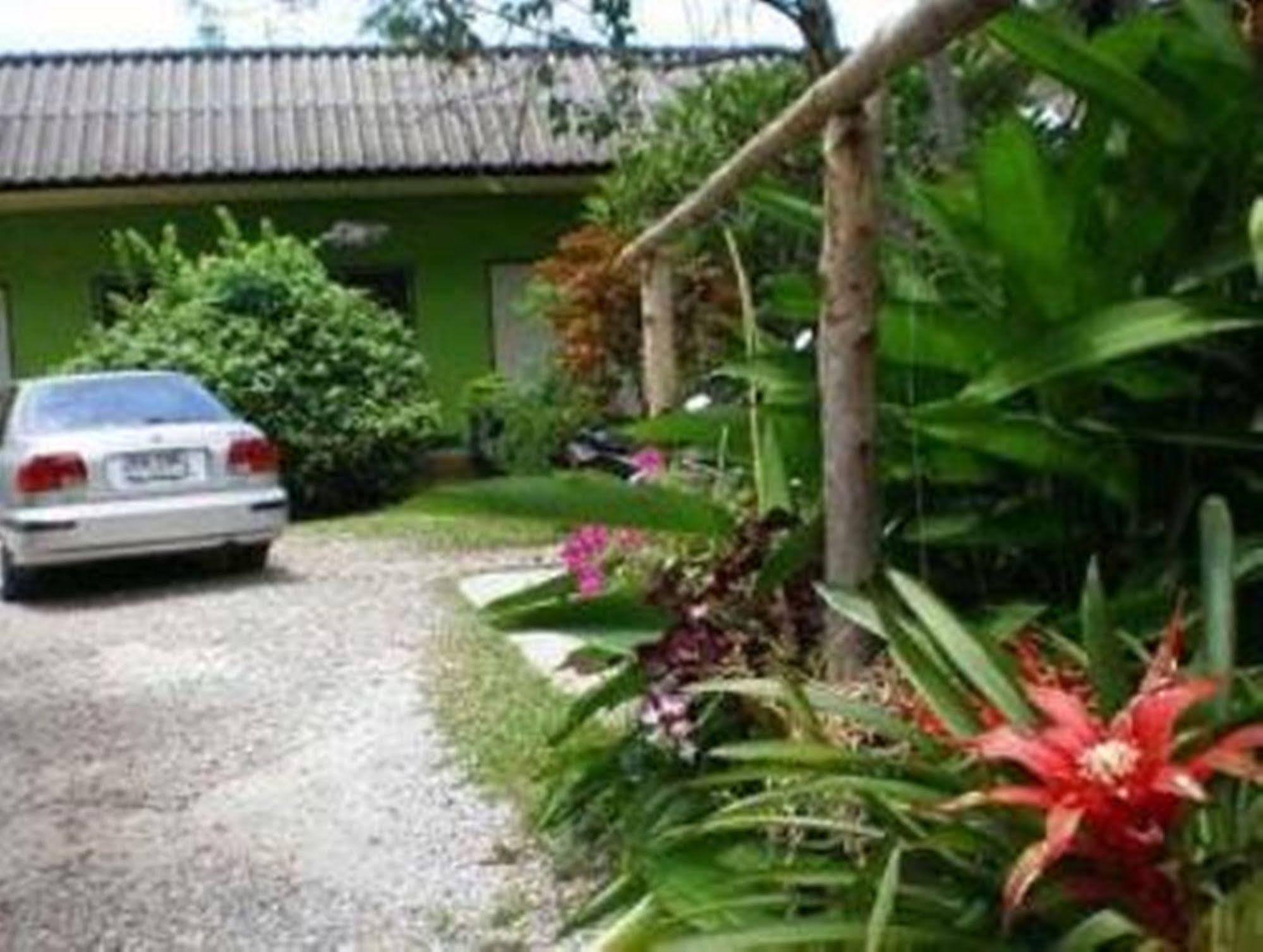 Baan Bua Guest House Chiang Rai Bagian luar foto