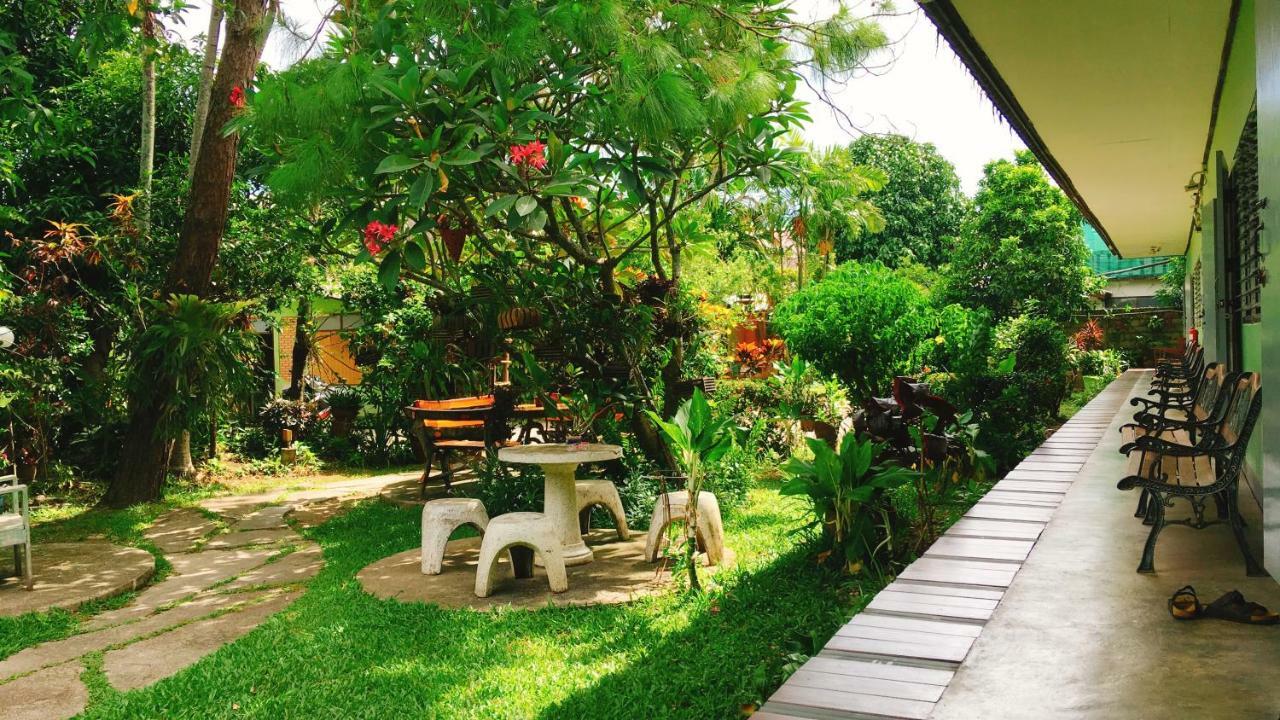 Baan Bua Guest House Chiang Rai Bagian luar foto